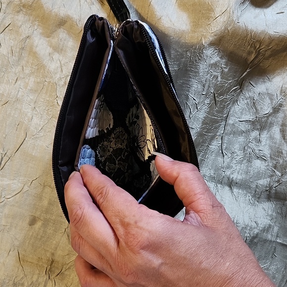 NWOT Floral and Animal.Print Wristlet - Picture 8 of 11